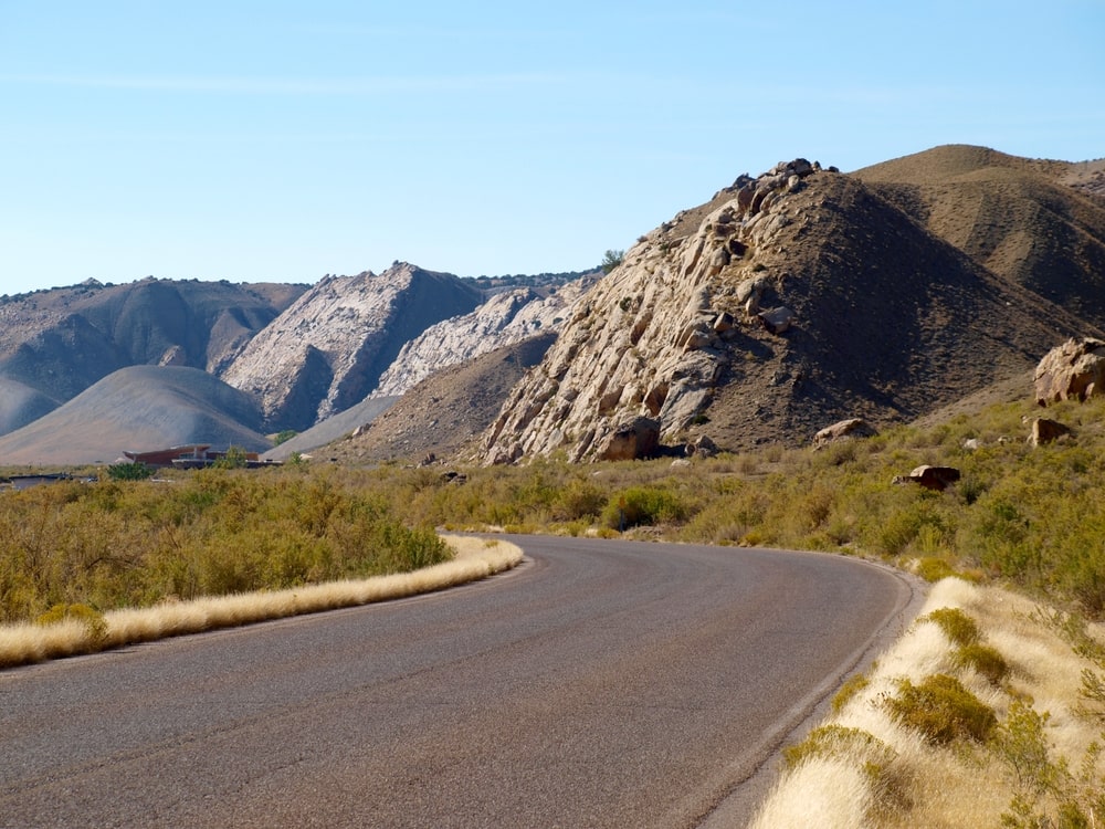 Pep Boys technician replacing a car battery